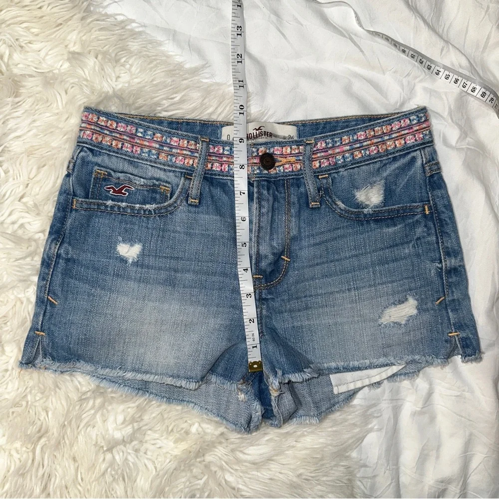 Hollister | Y2K Embroidered Waistband Distressed Denim Mini Shorts 0/24